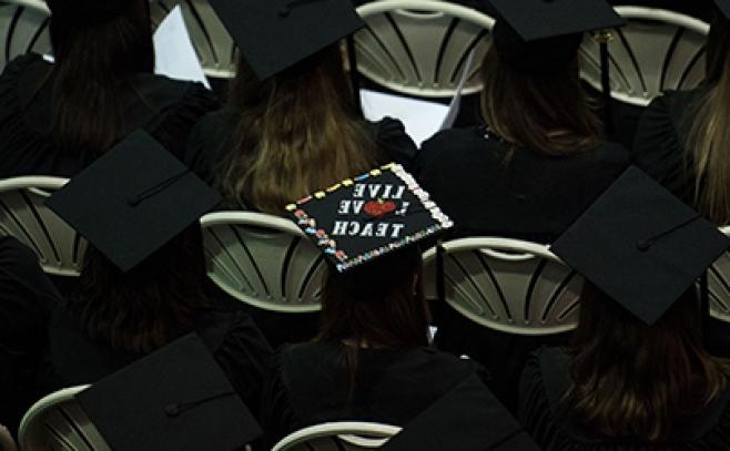 毕业帽装饰说 &生活、爱、教&quot;
